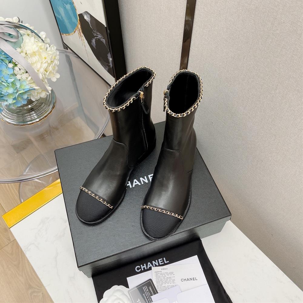 Original development of the latest chanel chain boots series at the Chanel counter in autu