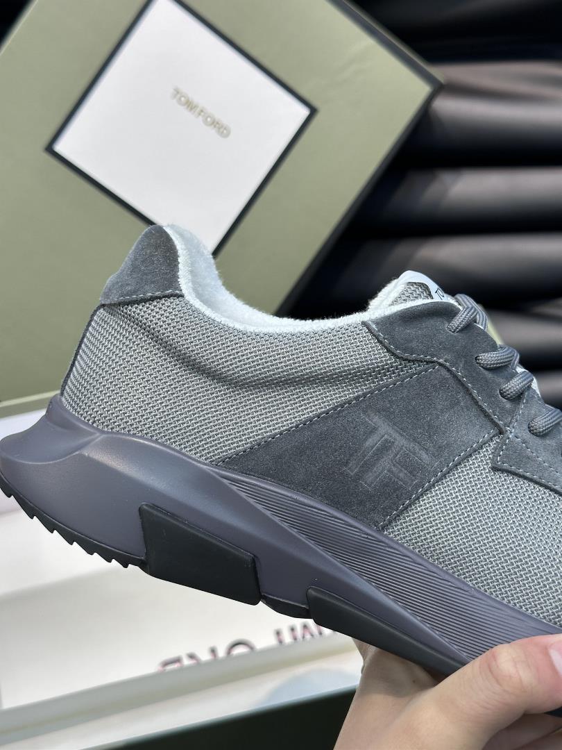 TOMFORD mens casual sports shoes are designed with smooth lines to create a simple appear