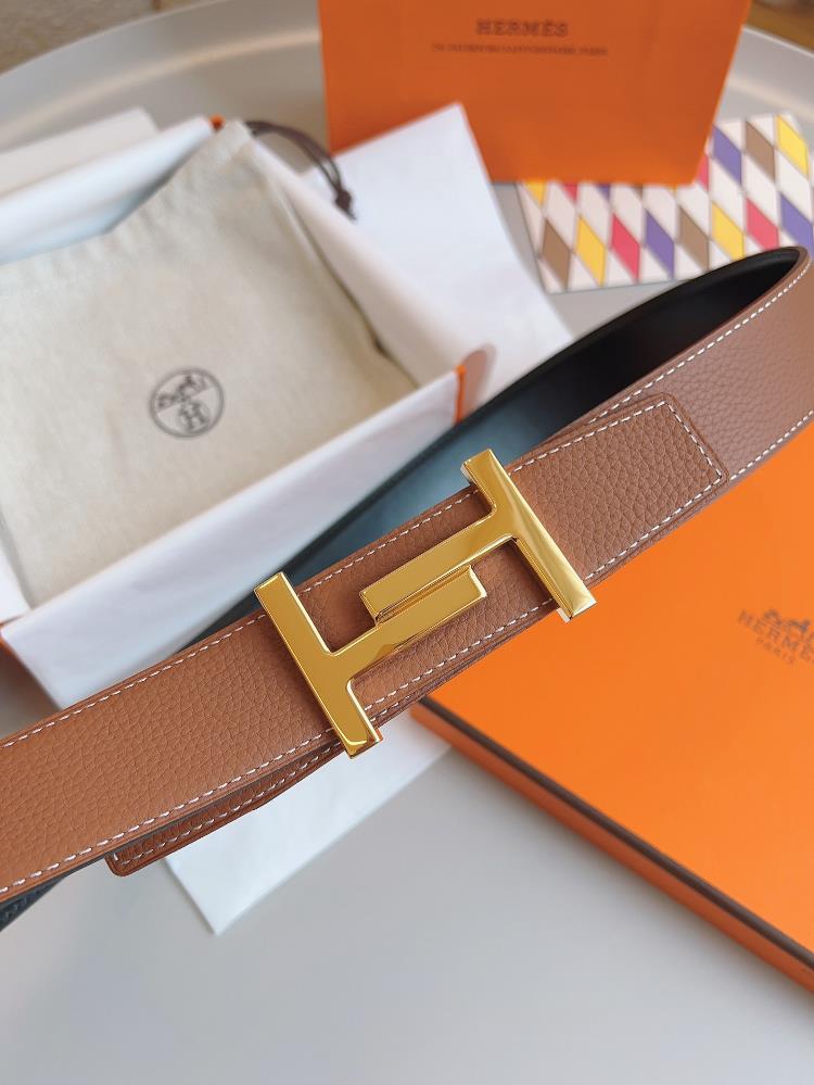 The classic design has been reinterpreted from Hermes perspective complementing eyecatching detai