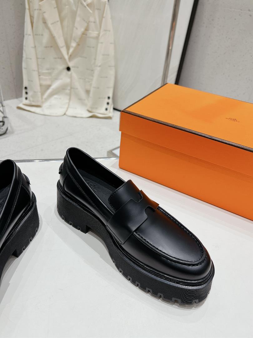 Hermes Hs new thick soled Slipon shoe in autumn 2023 are simple elegant and advanced v