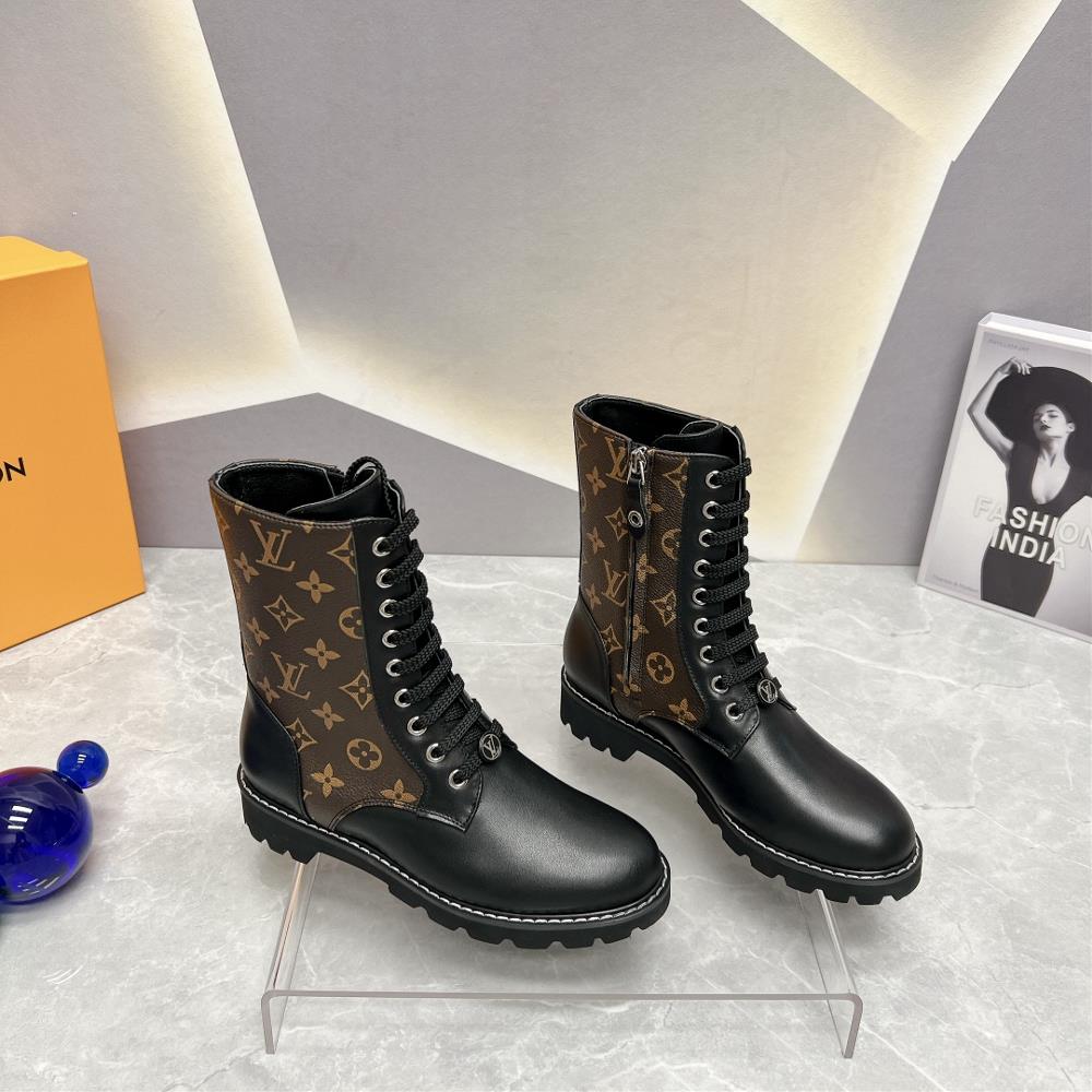 When it comes to fashion there is nothing more alluring than donning a pair of LV Boots