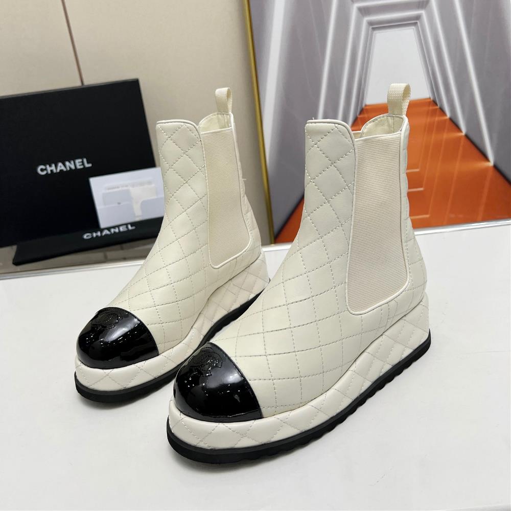 Factory price CHANEL 23ss Autumn and Winter New Original 11 Retro Short Boots featuring c