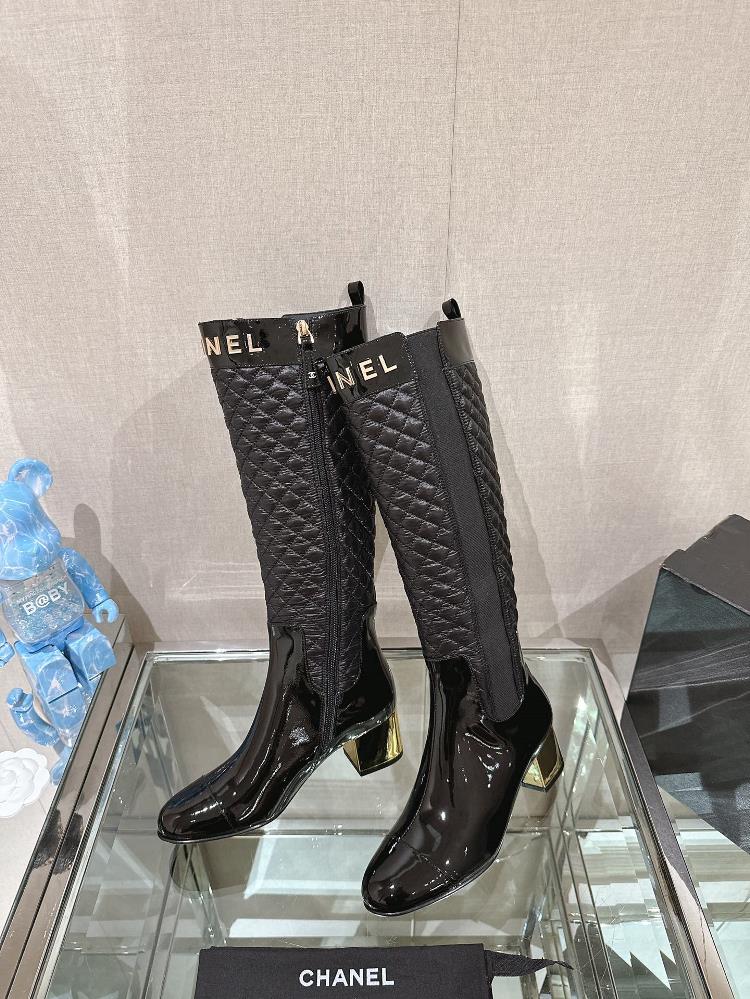 23Ss  Autumn and Winter New Channel Lingge Elastic Belt Thick Heel Boots This winter highend and fashionable combination is a great choice for anyone