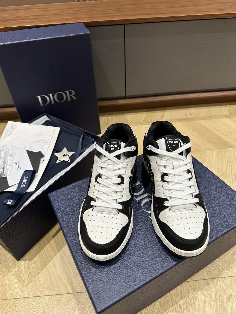 High Edition Dior CD b57 New Couple Skateboarding Shoes Source Edition Exclusive Leather Embroidery with 3D Die Casting Technology Logo Design TPU Sol