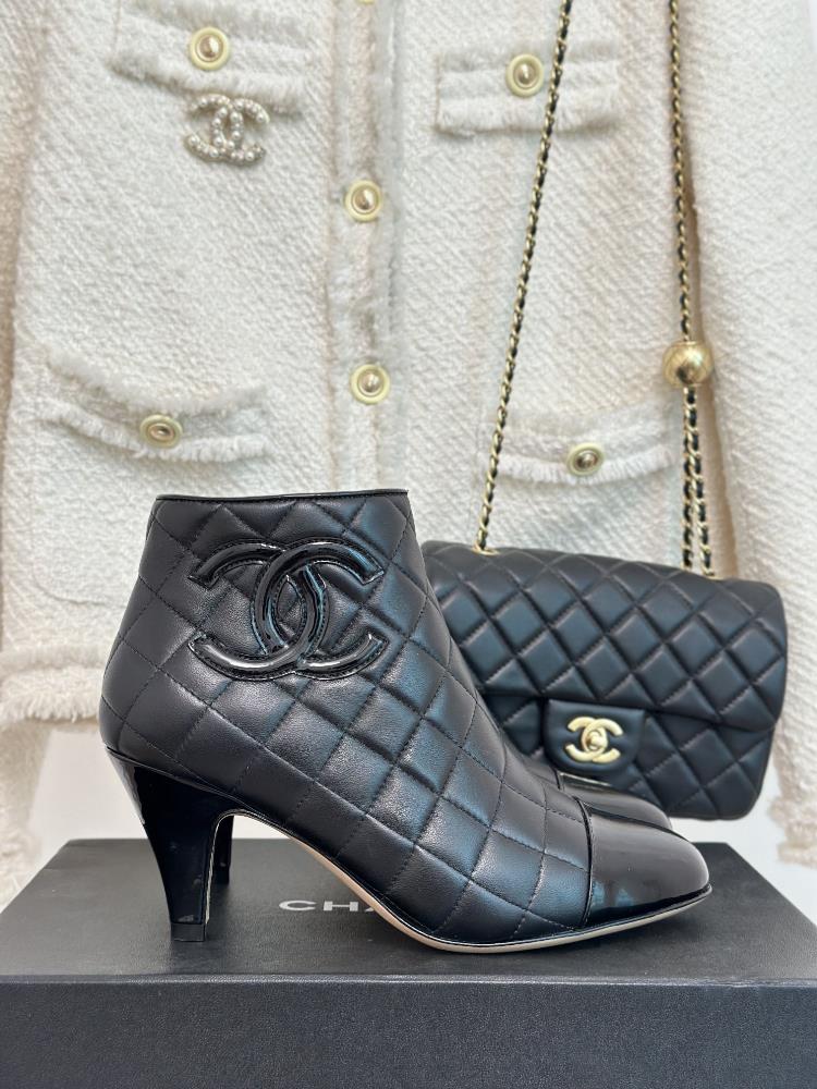 Factory price CHANEL 23c New Product Double C diamond checkered high heeled short boots The upper is