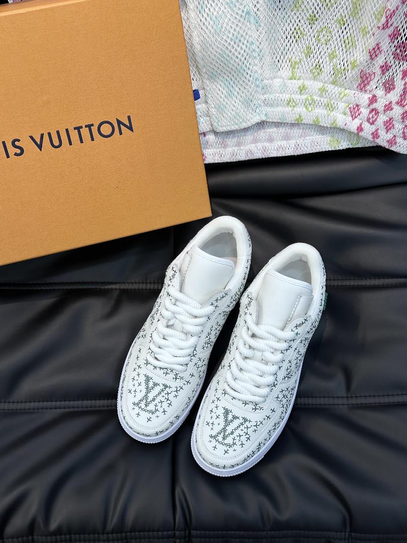 The Louis Vuitto x Nike Co branded Cool Couple casual sneaker features an unbeatable color scheme w