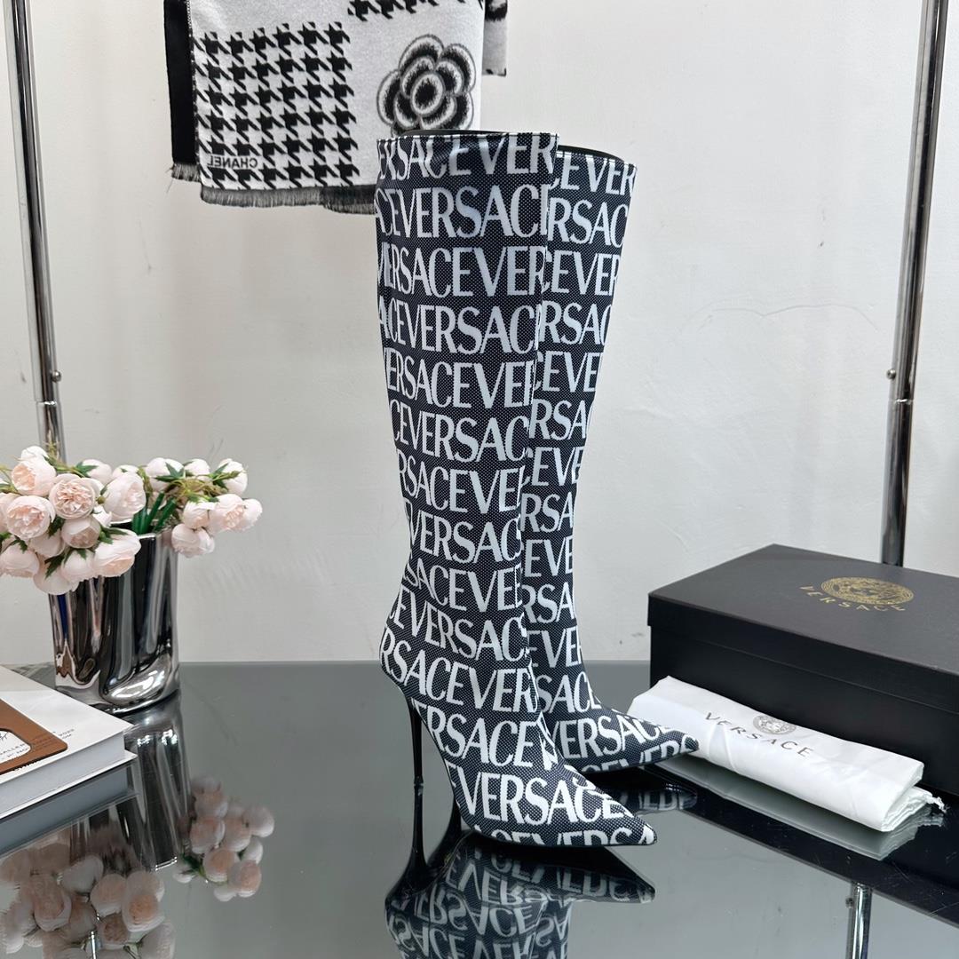 High version Versace SpringSummer 2023 new boots The Milan runway features a simple and c