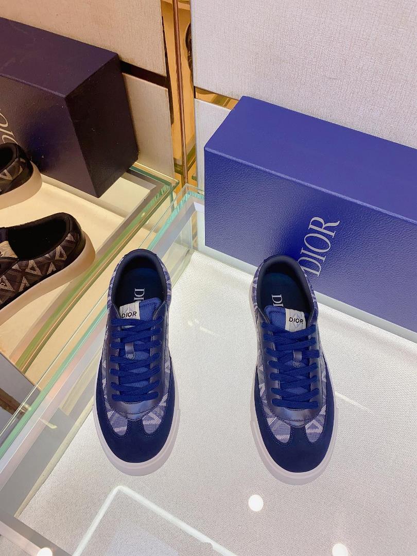 The Dior B101 low cut casual sports shoe is meticulously crafted with cowhide stitching on the top l