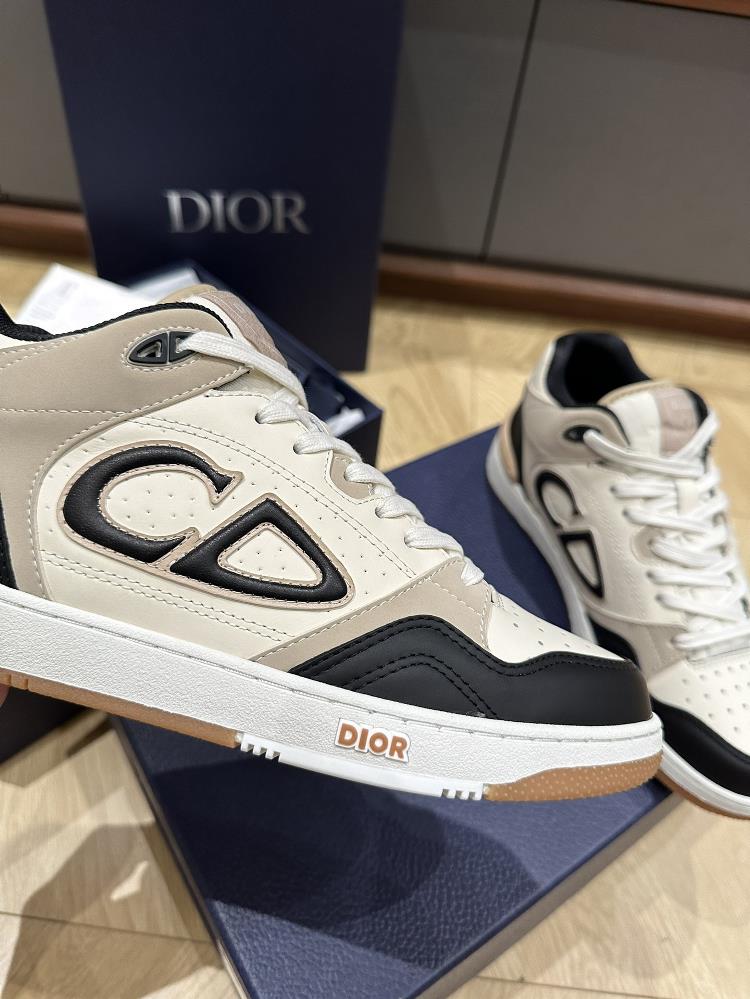 Ultimately the Dior Couple Skateboarding Shoes have become an essential part of my skateb