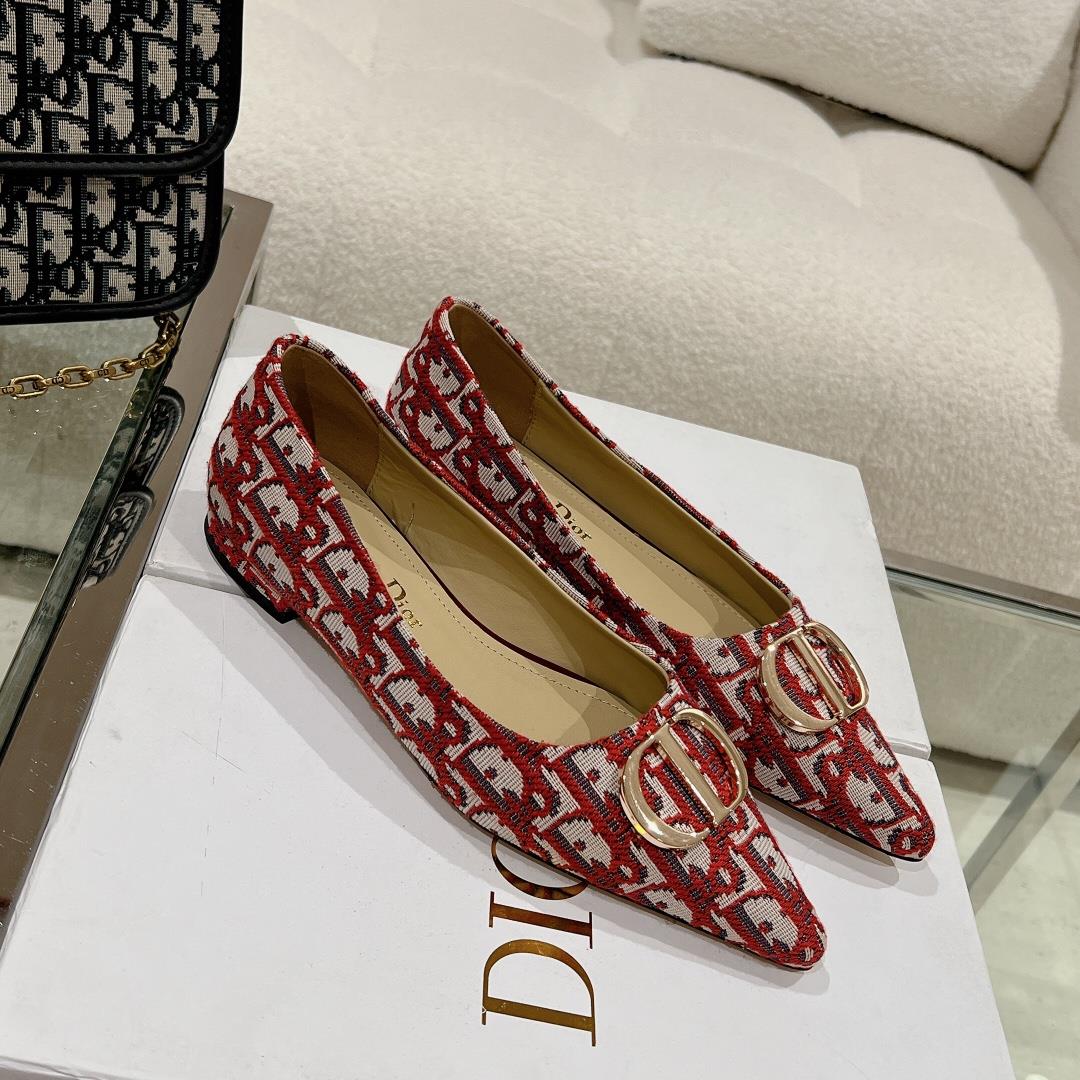 new arrival Dior Early Spring New Pointed Flat ShoesThe small pointed end paired with a CD buc