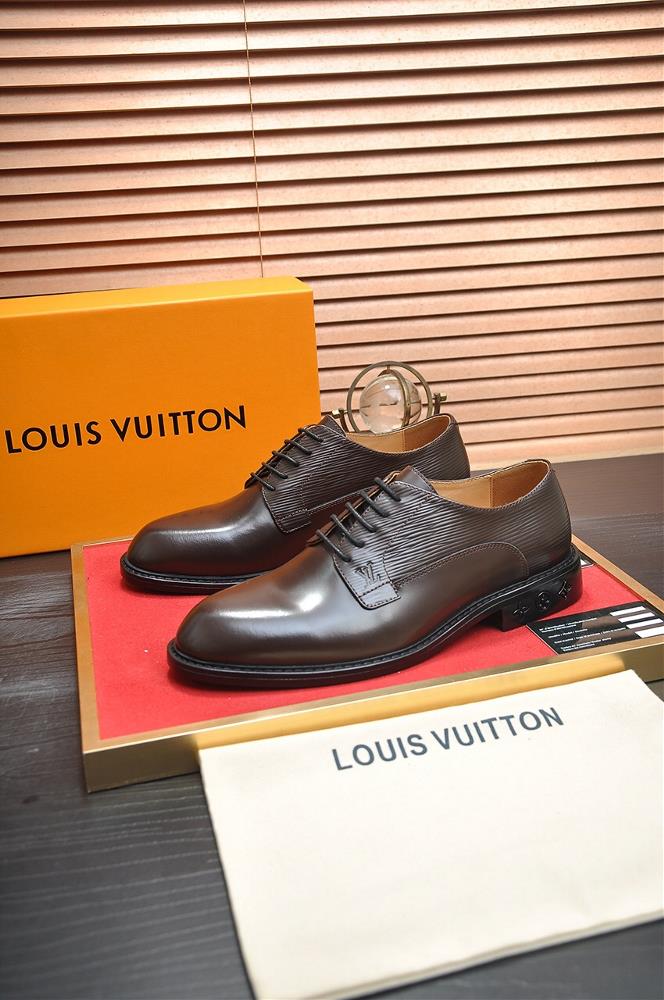 LVs original single cowhide inner lining LVs latest genuine leather business suit shoes are also available on the official website The top layer o