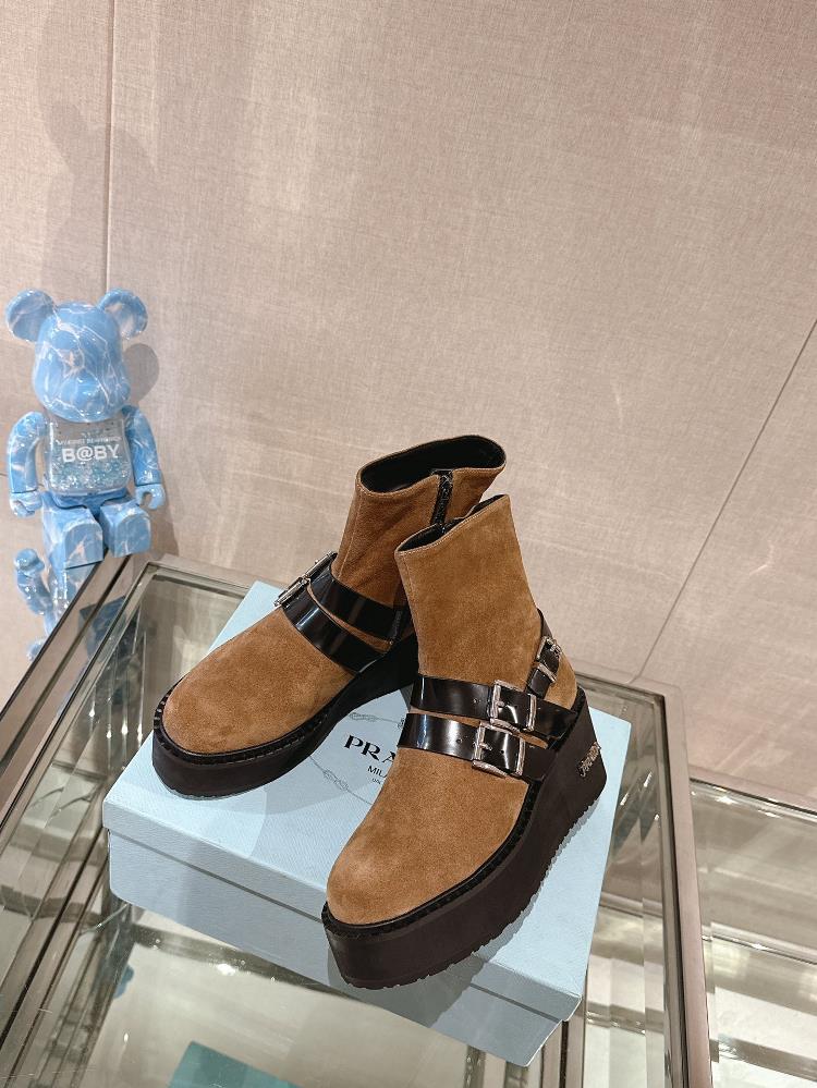 Short boots Long boots 23Ss AutumnWinter New Prad Buckle Thick Sole BootsThe upper is designed with a double buckle belt with a combination of serra