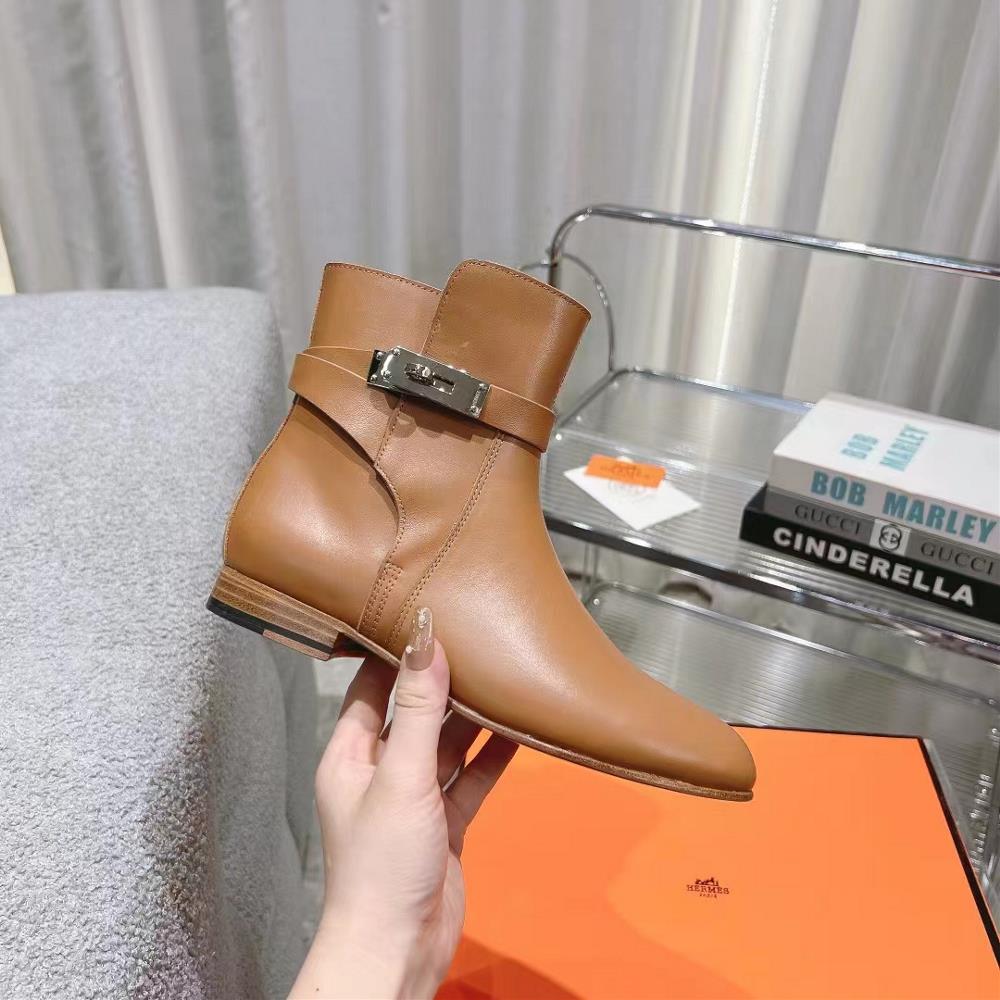 The Hermes Kelly Short Boots are a timeless and iconic piece of footwear that exudes sophi