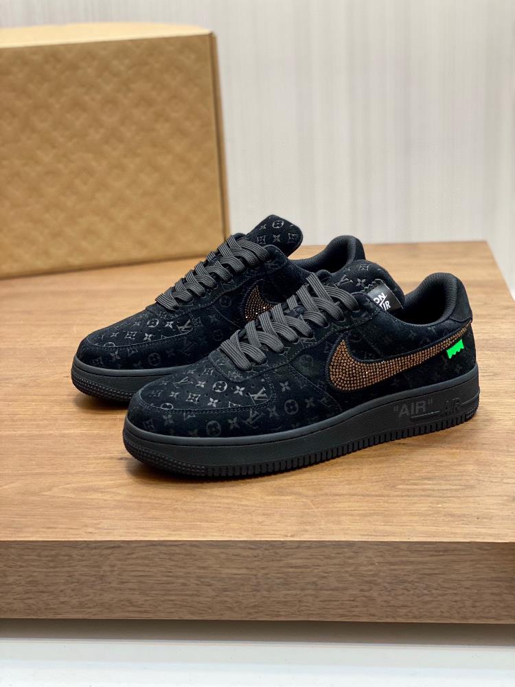 Louis Vuitton x x Nike co branded model is designed to basically follow the style of THE TEN The Swoosh line and tongue label have a familiar visual