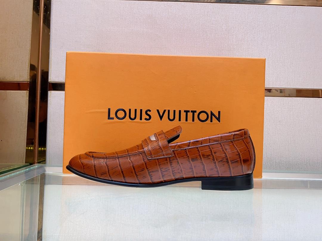 Lv brand  leather outsole SAINT GERMAN Slipon shoe This Slipon shoe leather shoes use imported