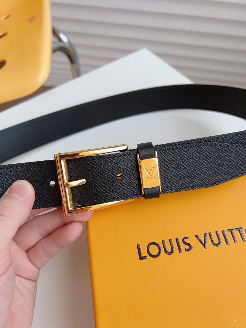 The LV CITY PIN waistband outlines smooth lines in a classic style exuding a calm busines