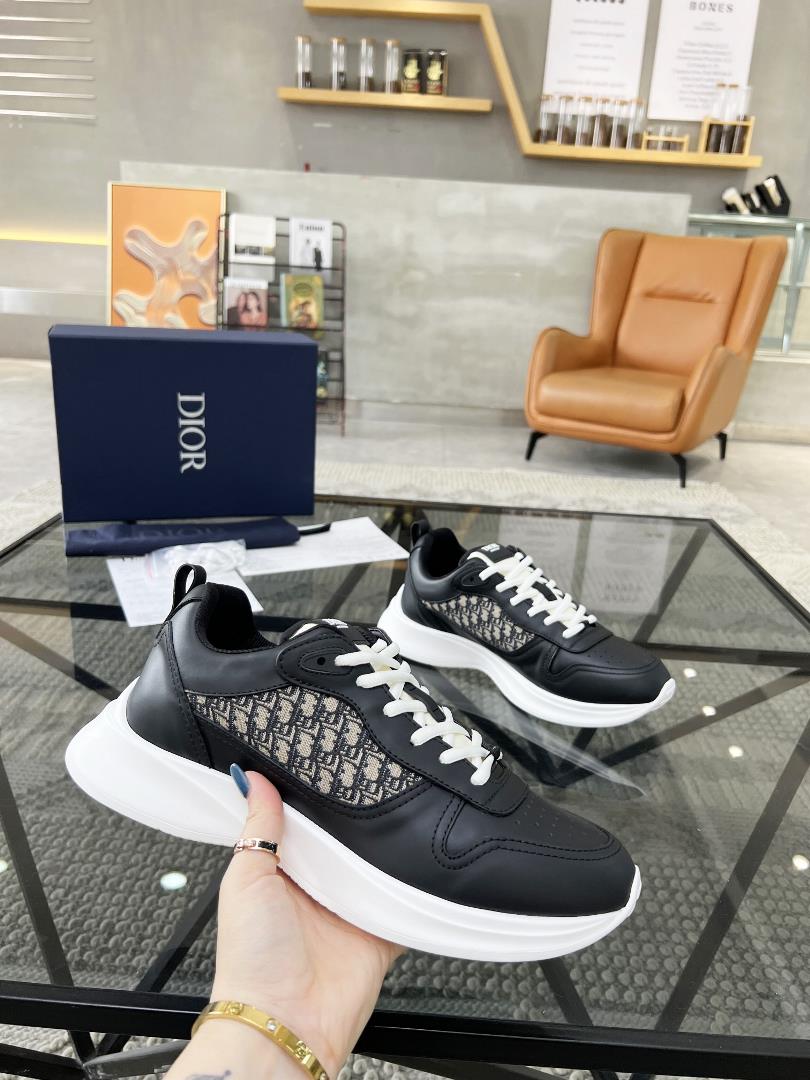 Street Mens Gods popular sports shoes are in sync with the new product counter The orig