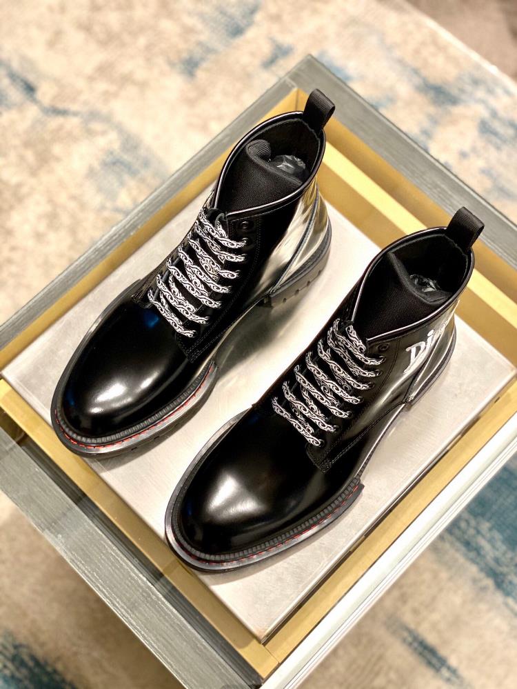 Dior Boots 2023 A Fashionable Step into the Future