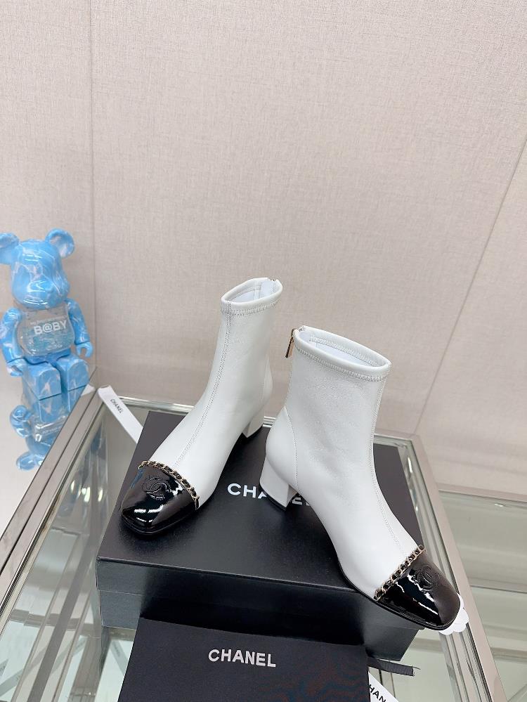 23Ss Autumn and Winter New Channel Small Fragrance Chain Square Head Thick Heel Short Boots The high luxury style of Xiangjia continues Applying the