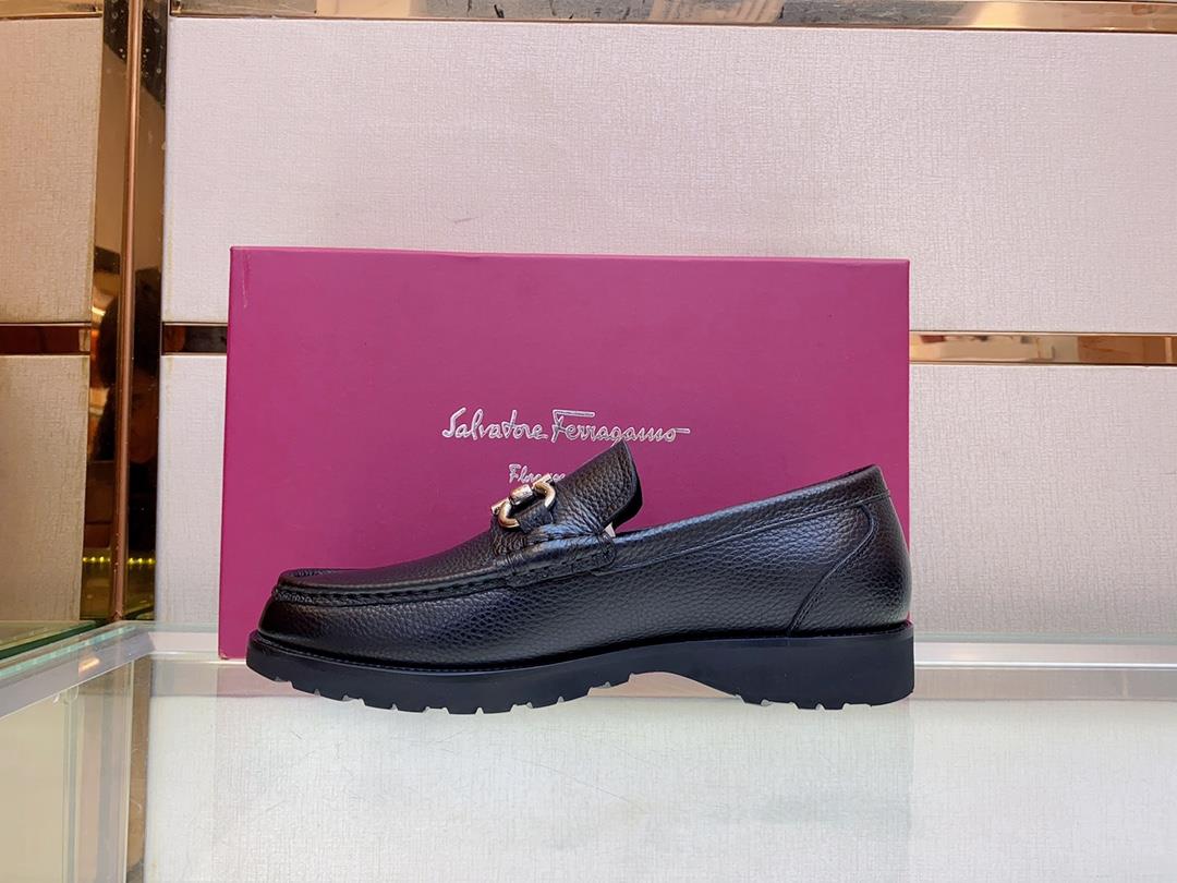 Ferragams mens leather shoesCollection design symbols are interpreted flexibly through modern 