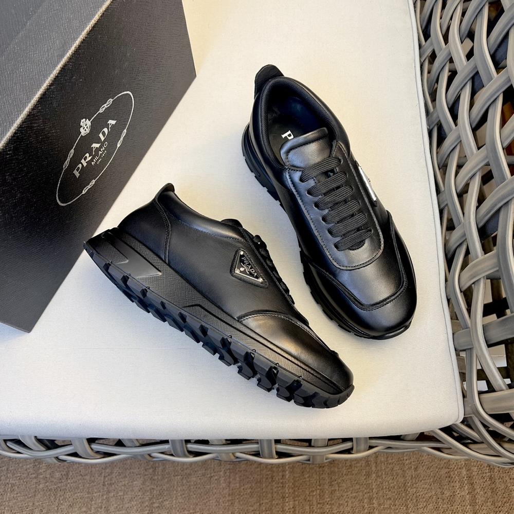 Prada highend mens lace up leather casual sports shoes are crafted with a triangular bra