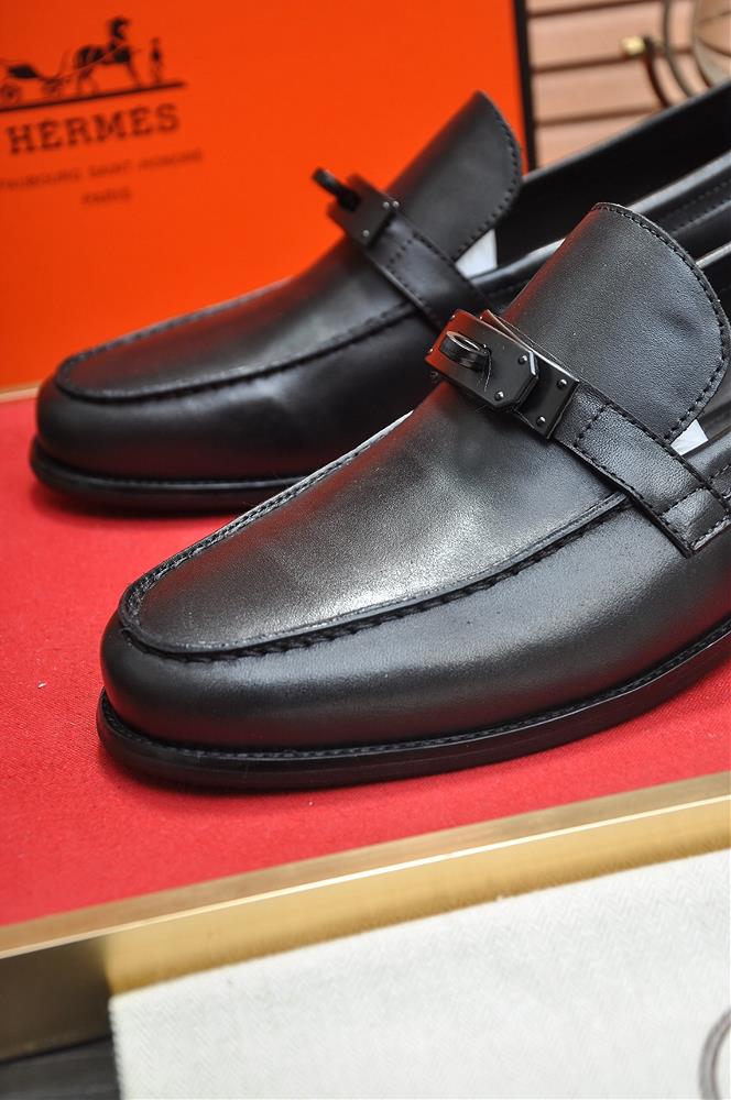 Hermes HERMES leather lining is the top luxury in Italy He does not pursue novel styles or gorgeous colors but attracts successful mens favor with