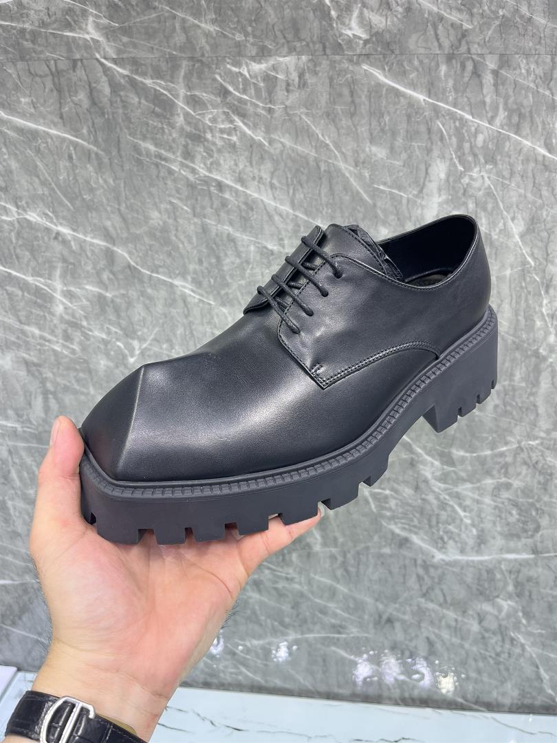 Balenciaga Triples the worlds most popular fashion shoes of Balenciaga Triples was deve