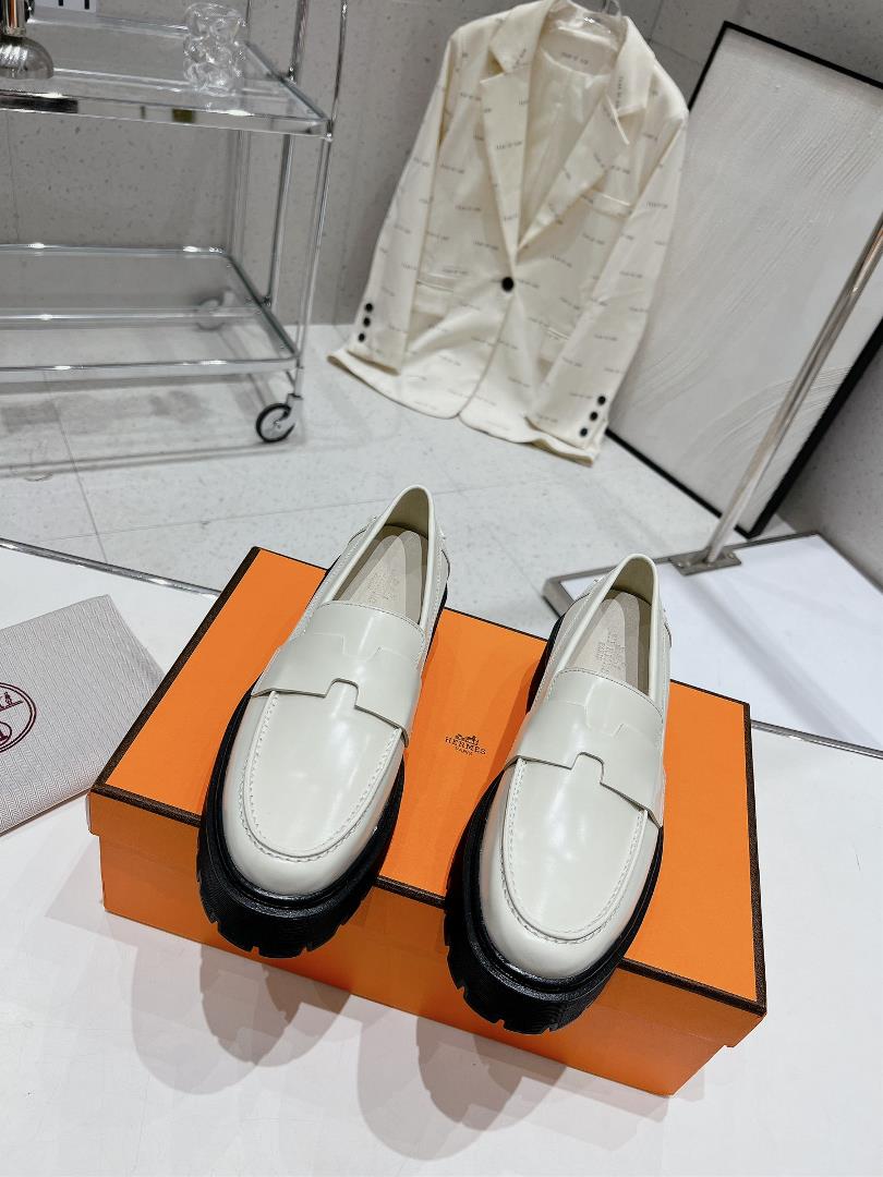 Hermes Hs new thick soled Slipon shoe in autumn 2023 are simple elegant and advanced very durabl