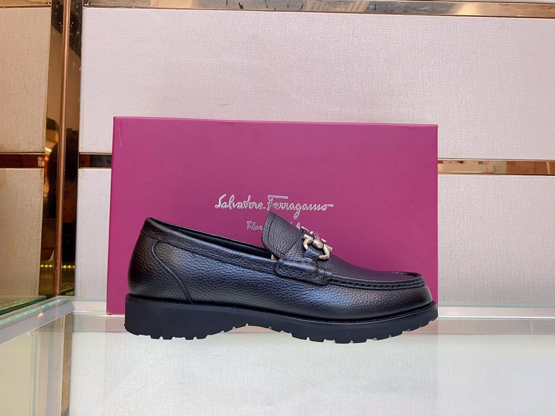 Ferragams mens leather shoesCollection design symbols are interpreted flexibly through modern 