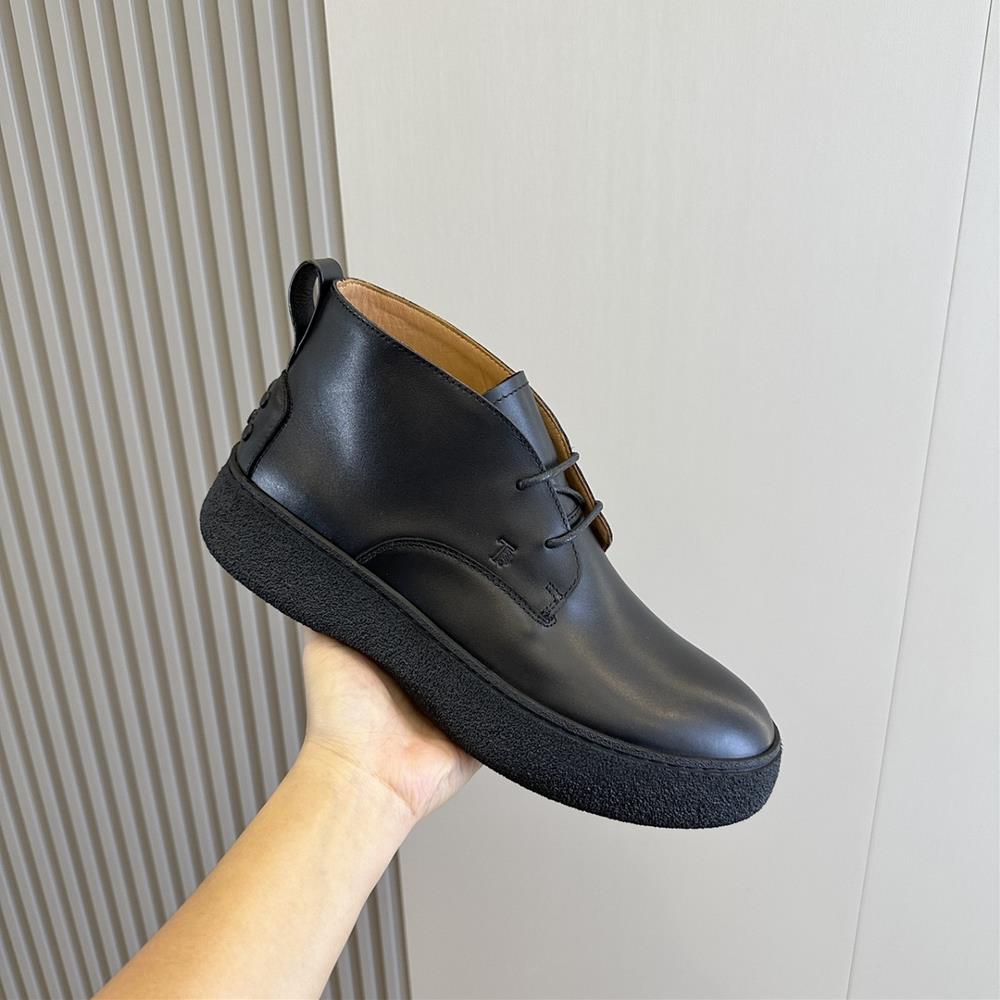 In addition to their superior materials and craftsmanship Tods Chelsea Boot also offers