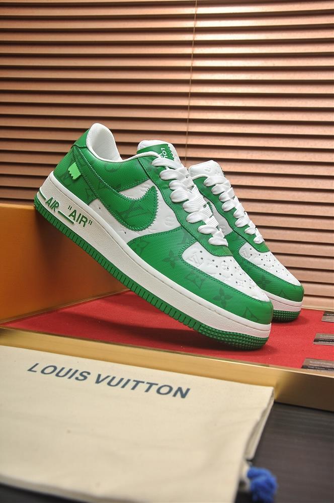 LOUIS VUITTONs new original LV the toplevel version of Louis Vuittons classic trendy shoes are made of imported original calf leather breathable m