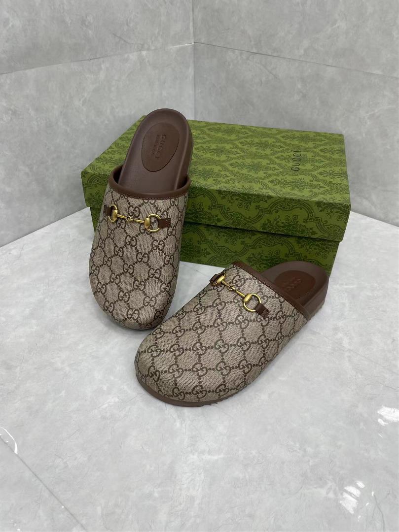 Gucci Mens and Womens Slippers GG Horse Titles Buckle Muller ShoesBrand details add a classic 