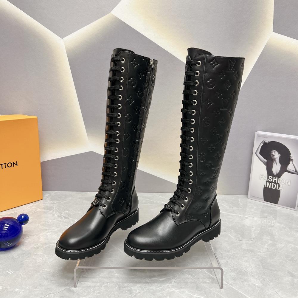 Factory exclusive toplevel versionL Lv Brand 2023 vs AutumnWinter New Martin Boot Collection Round toe lace up zipper high boots Original details u