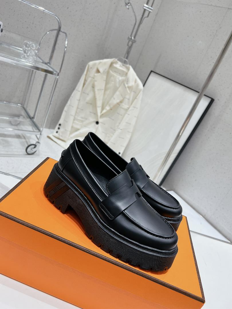 Hermes Hs new thick soled Slipon shoe in autumn 2023 are simple elegant and advanced v