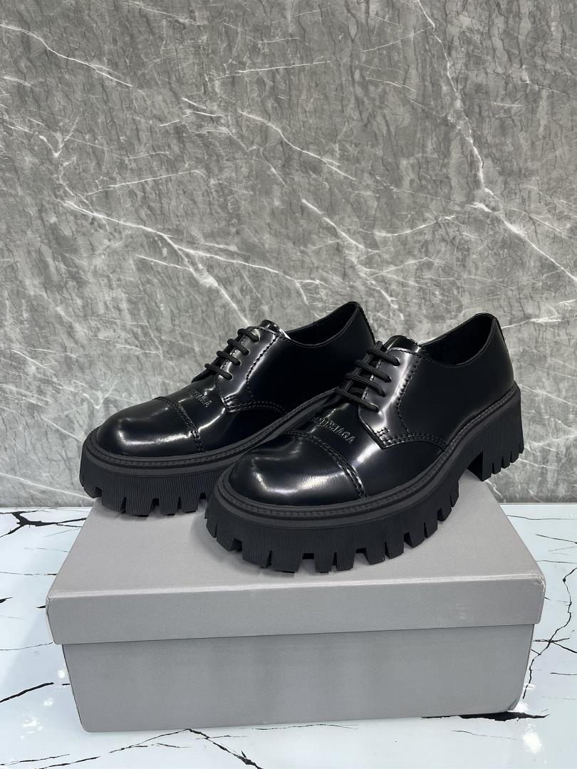 The upgraded outsole is oneonone with the original model the top version of BALENCIAGA