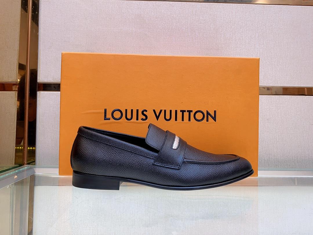 Lv brand  leather outsole SAINT GERMAN Slipon shoe This Slipon shoe leather shoes use imported