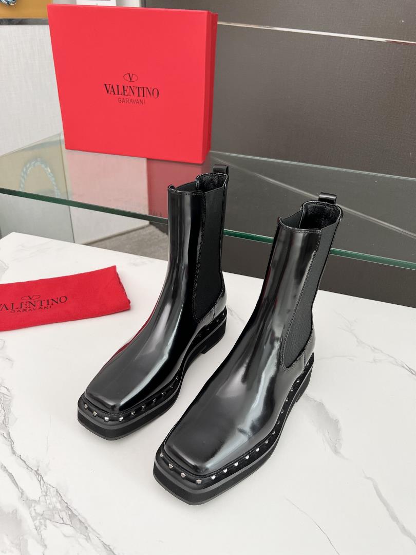 Womens shoes and womens clothing Valentino 2023 early autumn new Valentino original one