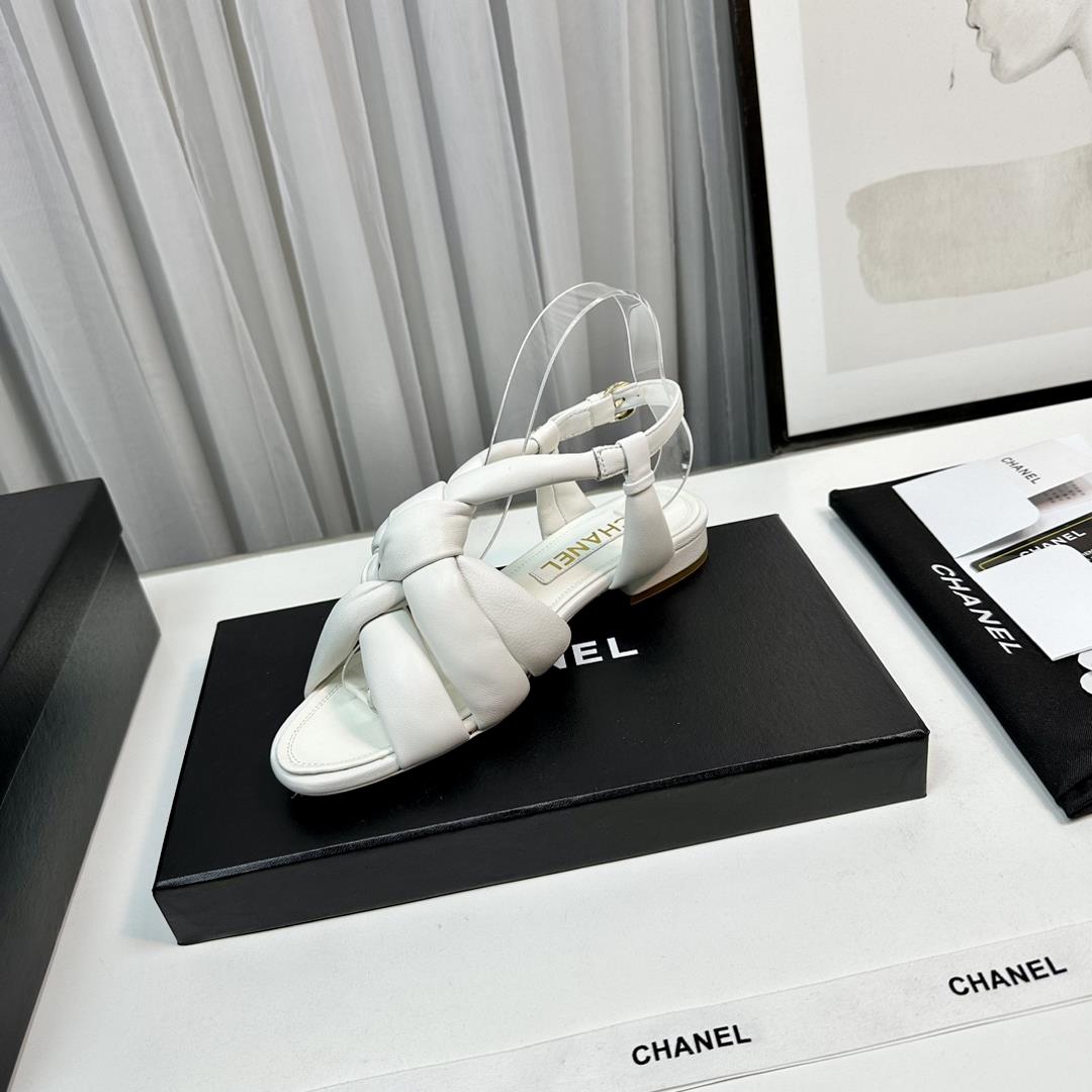 CHANEL Summer New Knitted SandalsEvery spring and summer Grandma Xiangs family will inevitably