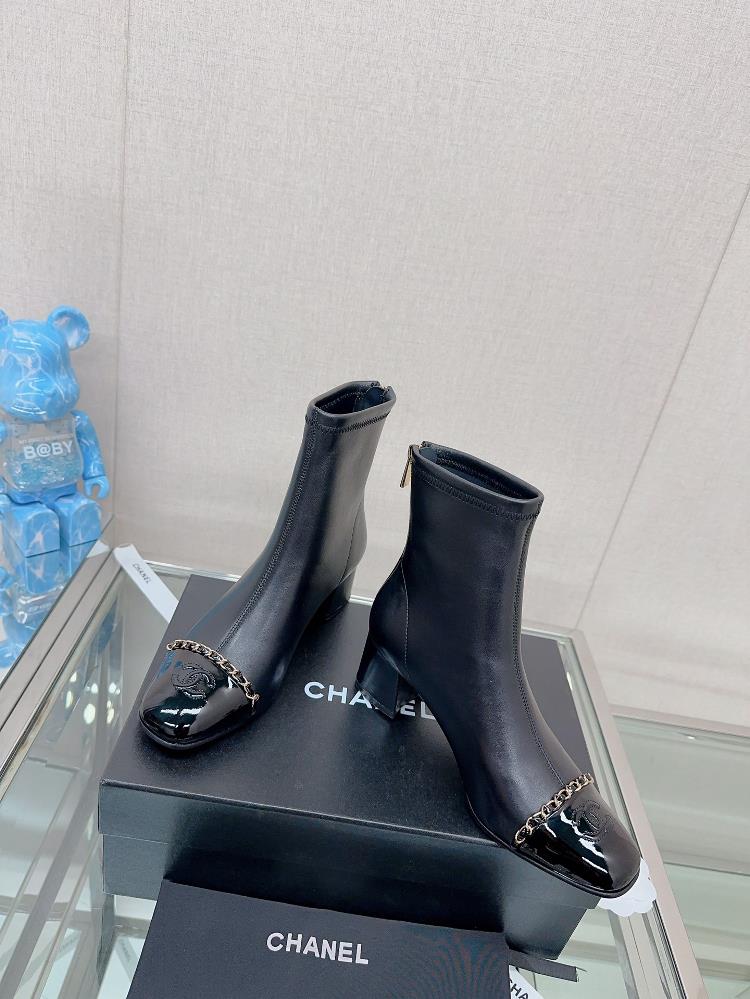 23Ss Autumn and Winter New Channel Small Fragrance Chain Square Head Thick Heel Short Boots The high luxury style of Xiangjia continues Applying the