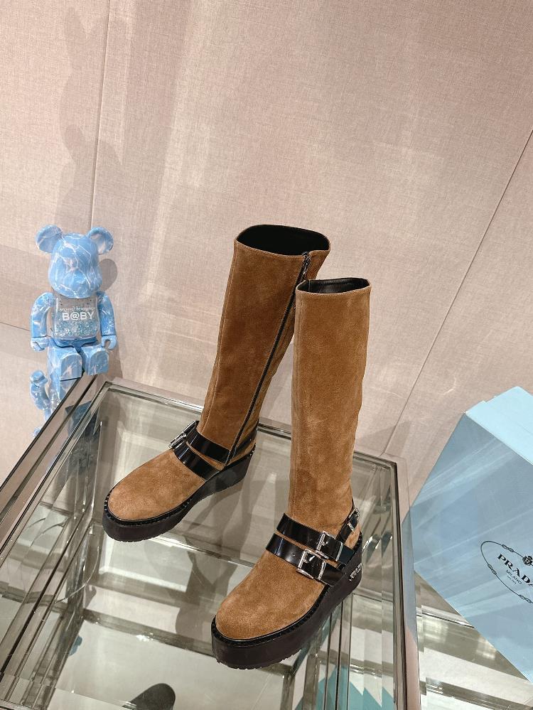 Short boots Long boots 23Ss AutumnWinter New Prad Buckle Thick Sole BootsThe upper is designed with a double buckle belt with a combination of serra