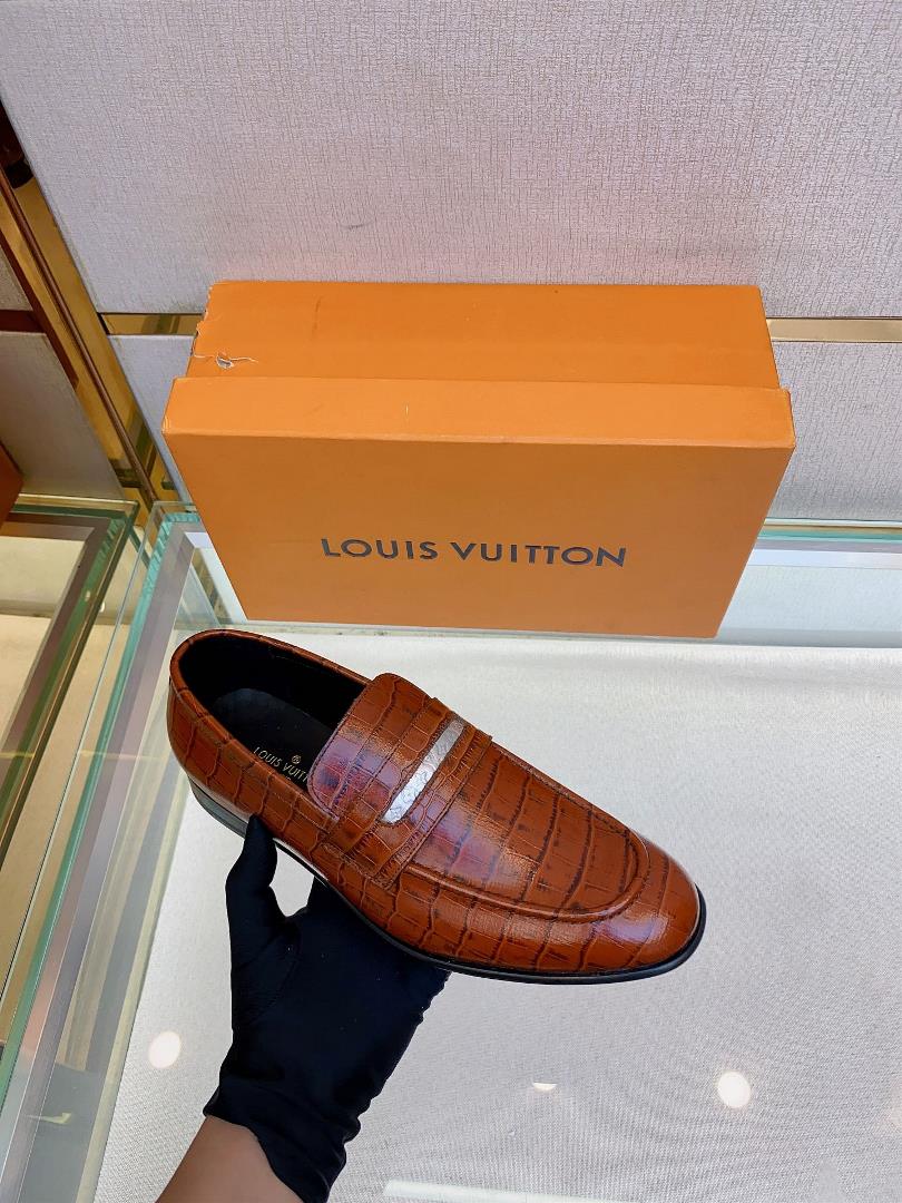 Lv brand  leather outsole SAINT GERMAN Slipon shoe This Slipon shoe leather shoes use imported