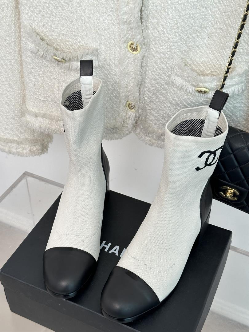 factory price chanel 23s autumn and winter new product double c thick heel socks boots t