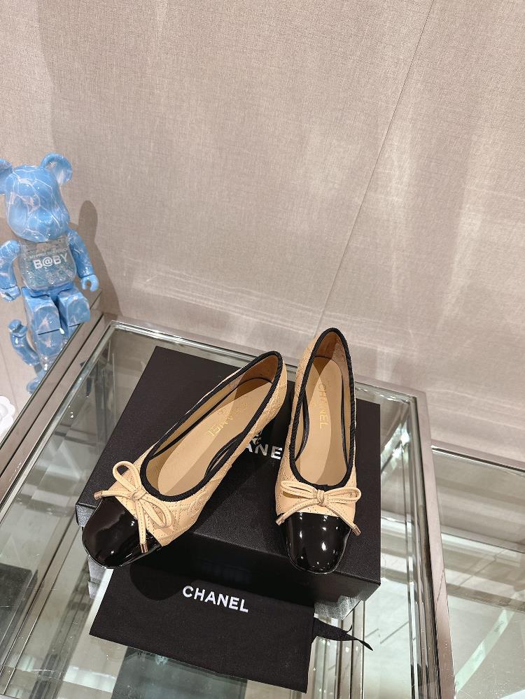 Chanel 23 FW New Small Fragrance Square Headed Single Shoe Electric Embroidery Lingge Dou