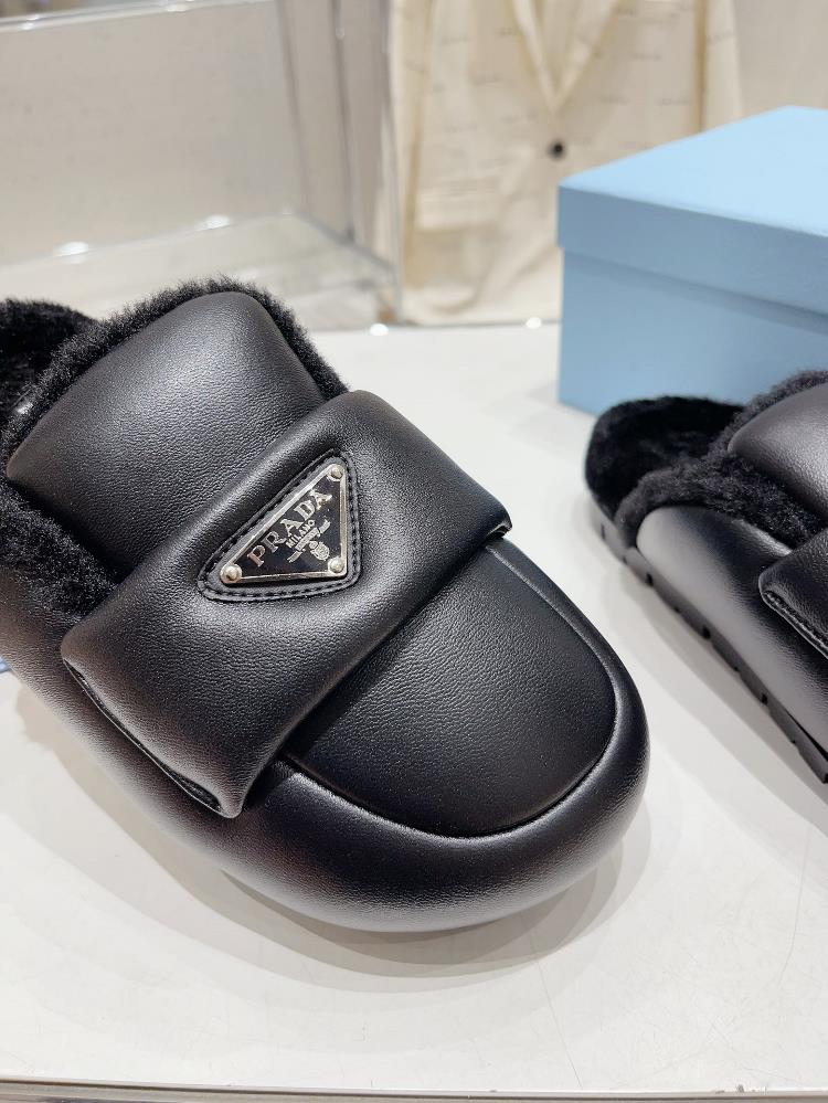 Prada Autumn and Winter Plush Slippers series is perfect for each style and color of the