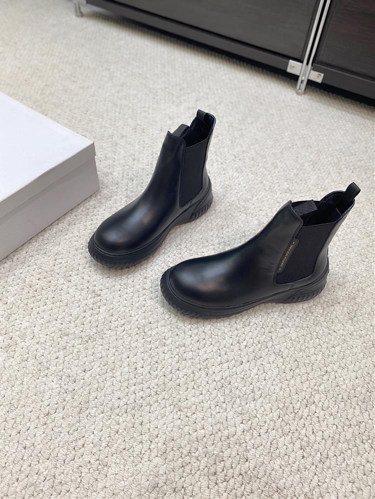 Dior RacerThe new ankle boots from autumn and winter combine classic styling with modern