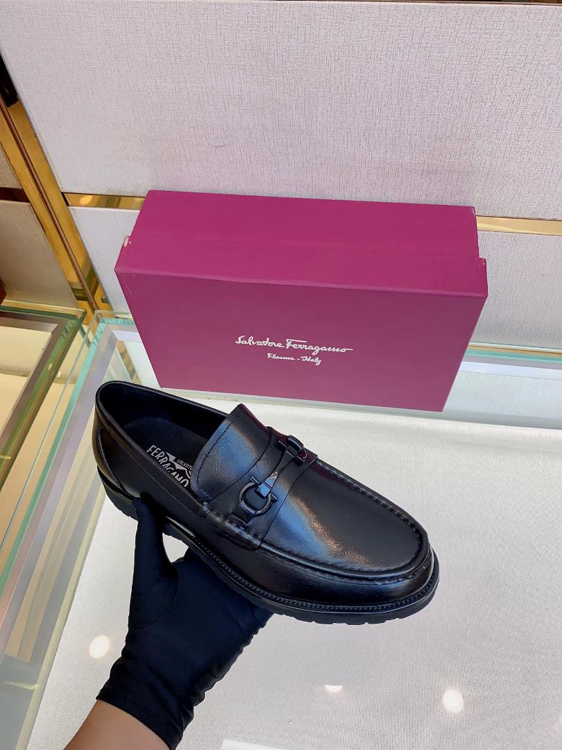 Ferragams mens leather shoesCollection design symbols are interpreted flexibly through modern 