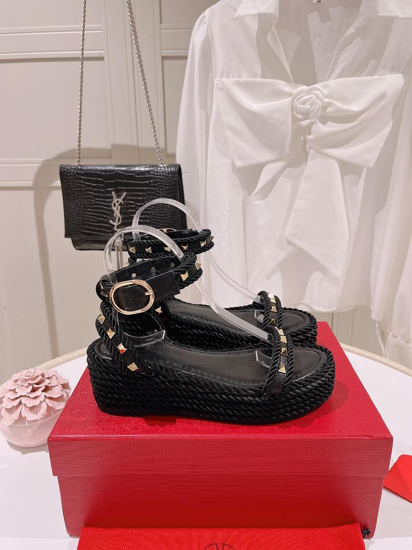 The highest version in the market exclusive new model 2023 the latest Valentino womens sandals