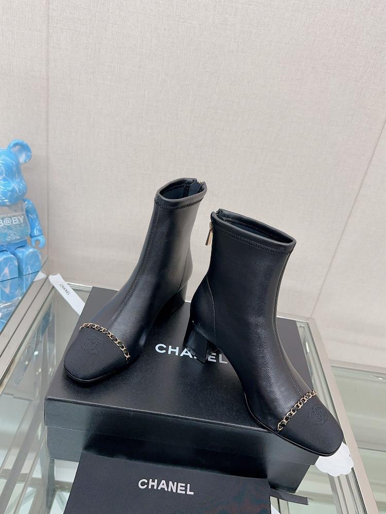 23Ss Autumn and Winter New Channel Small Fragrance Chain Square Head Thick Heel Short Boots The high luxury style of Xiangjia continues Applying the