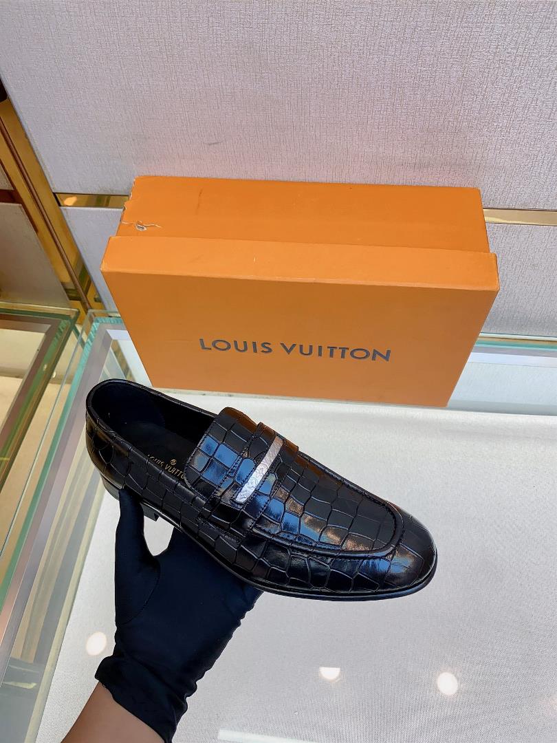 Lv brand  leather outsole SAINT GERMAN Slipon shoe This Slipon shoe leather shoes use imported