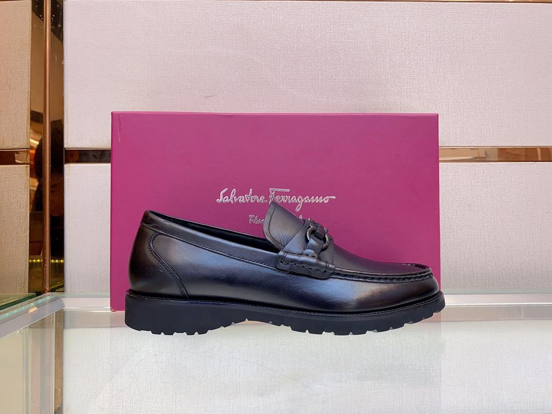 Ferragams mens leather shoesCollection design symbols are interpreted flexibly through modern 